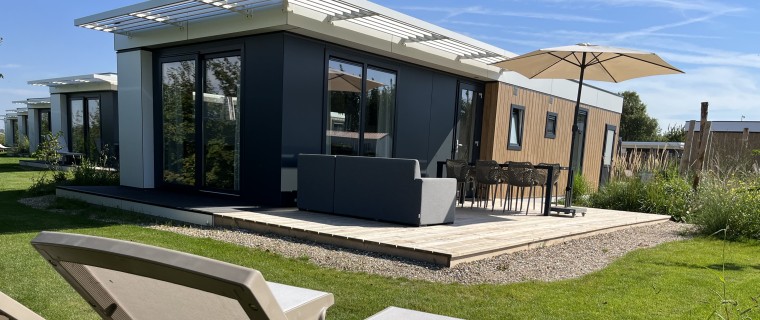 Zonneweelde Lodge 6 pers ligbedden terras.jpeg