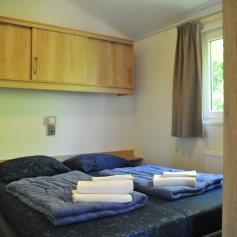 Slaapkamer 2 personen bedlinnen chalet 6 personen.jpeg