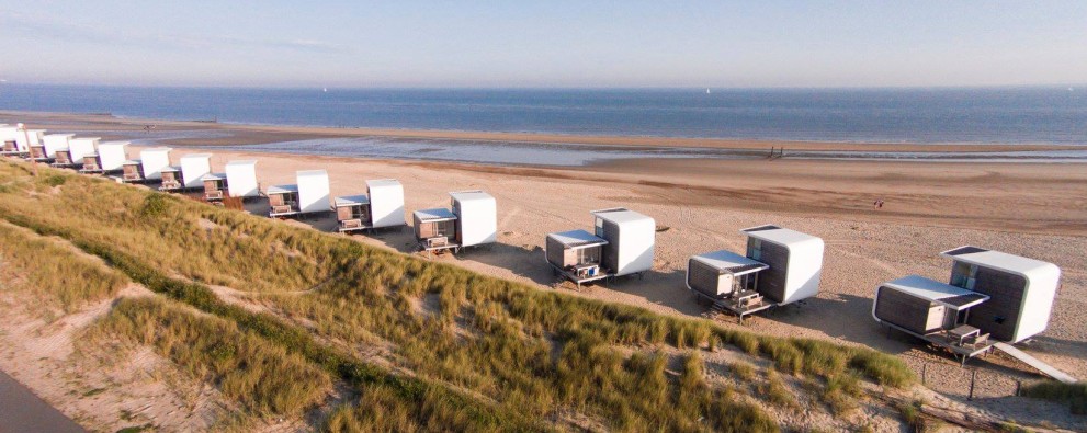 Strandslaaphuisjes duinzijde.jpg