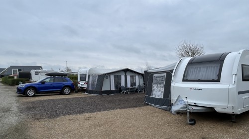 Winterkamperen caraval voortent.jpeg