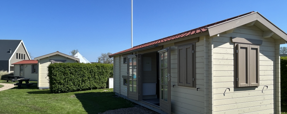 Buitenkant luxe trekkershut LR.png