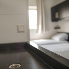 Kraan slaapkamer wazig Duin Lodge de Luxe.jpg