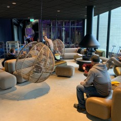 Lounge indoor spelen.jpg