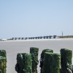 Strandhuisjes paalhoofden zomer 2023.jpg