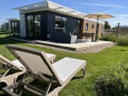 Zonneweelde Lodge 6 pers ligbedden terras.jpeg