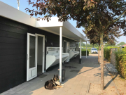 Sanitairgebouw zwart hond.png